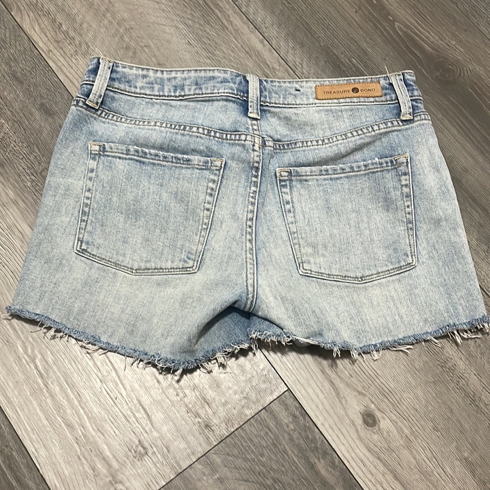 Treasure and Bond Boyfriend Shorts 25 distressed raw hem - Picture 2 of 4